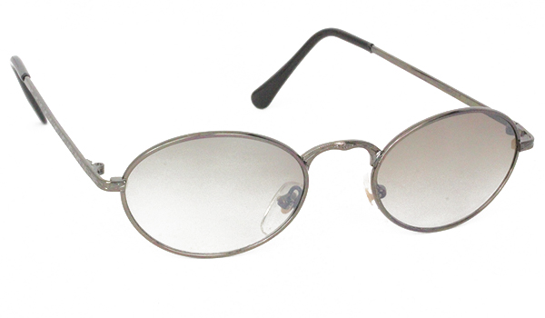 Oval solbrille med lyse smokeyfarvet glas